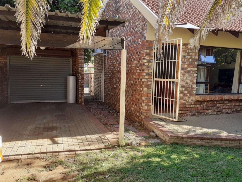 Townhouse for sale in Langenhovenpark - 1BX1671446 Townhouse for sale in Langenhovenpark - 1BX1671446