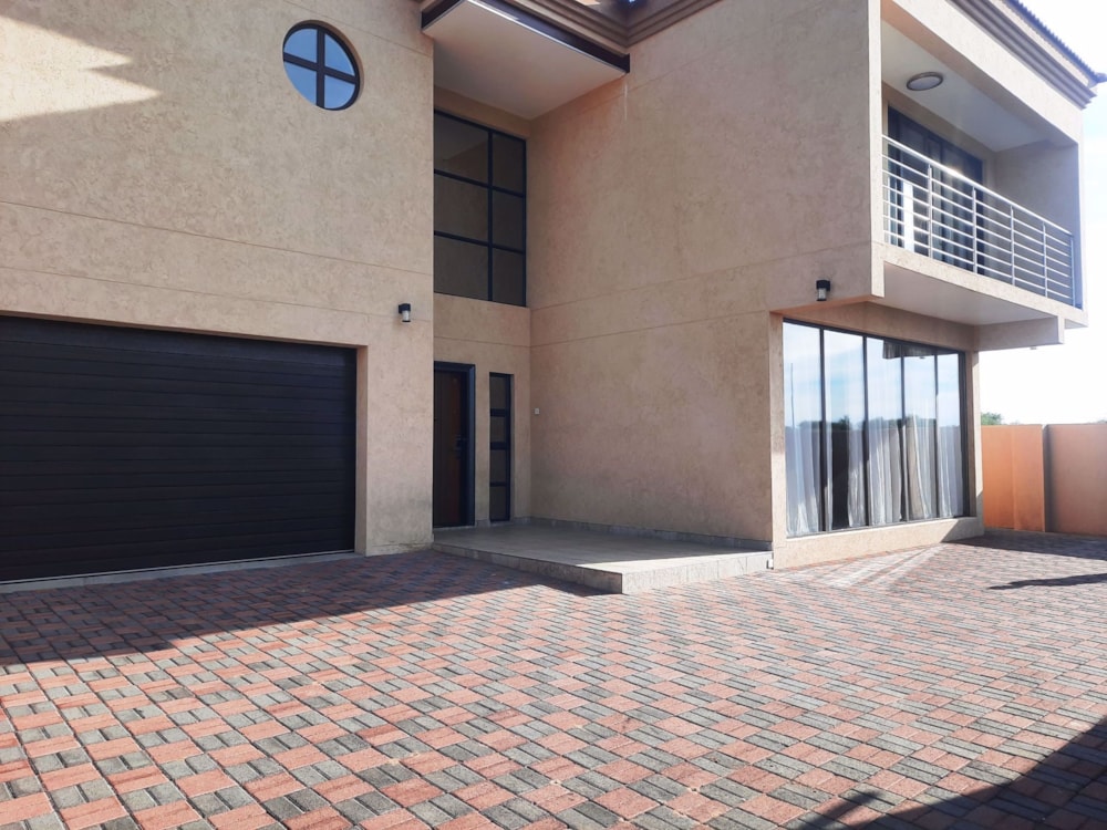 House for sale in Phakalane, Botswana - 3BO1735144