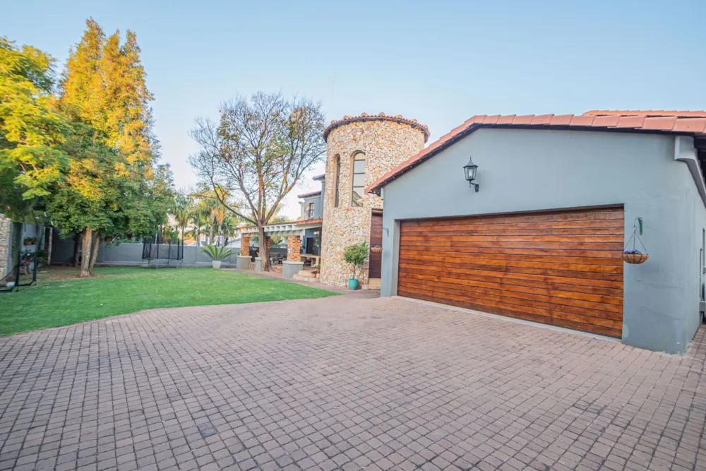 Double-storey house for sale in Waterkloof Ridge - PT1755694 Double-storey house for sale in Waterkloof Ridge - PT1755694