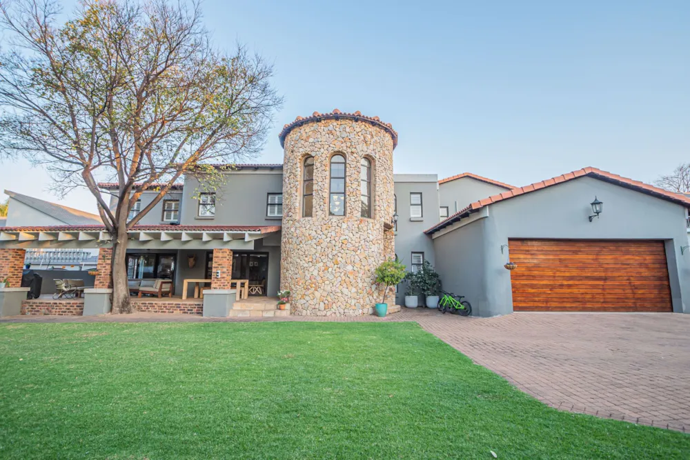 Double-storey house for sale in Waterkloof Ridge - PT1755694 Double-storey house for sale in Waterkloof Ridge - PT1755694