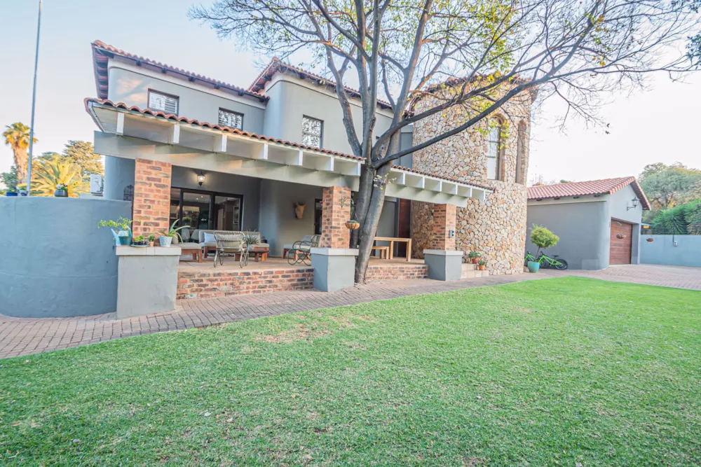 Double-storey house for sale in Waterkloof Ridge - PT1755694 Double-storey house for sale in Waterkloof Ridge - PT1755694