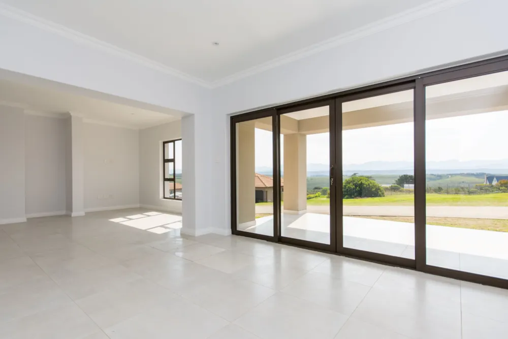 House for sale in The Hill, Plettenberg Bay - 1KG1756048 House for sale in The Hill, Plettenberg Bay - 1KG1756048