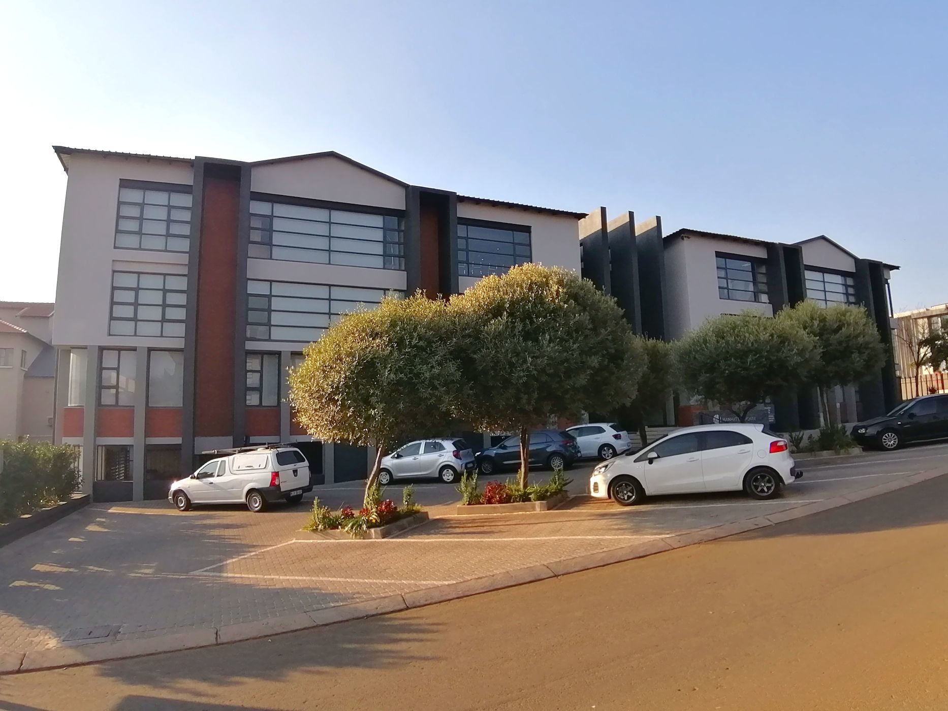 Commercial office to rent in Aspen Lakes - 1GV1663619