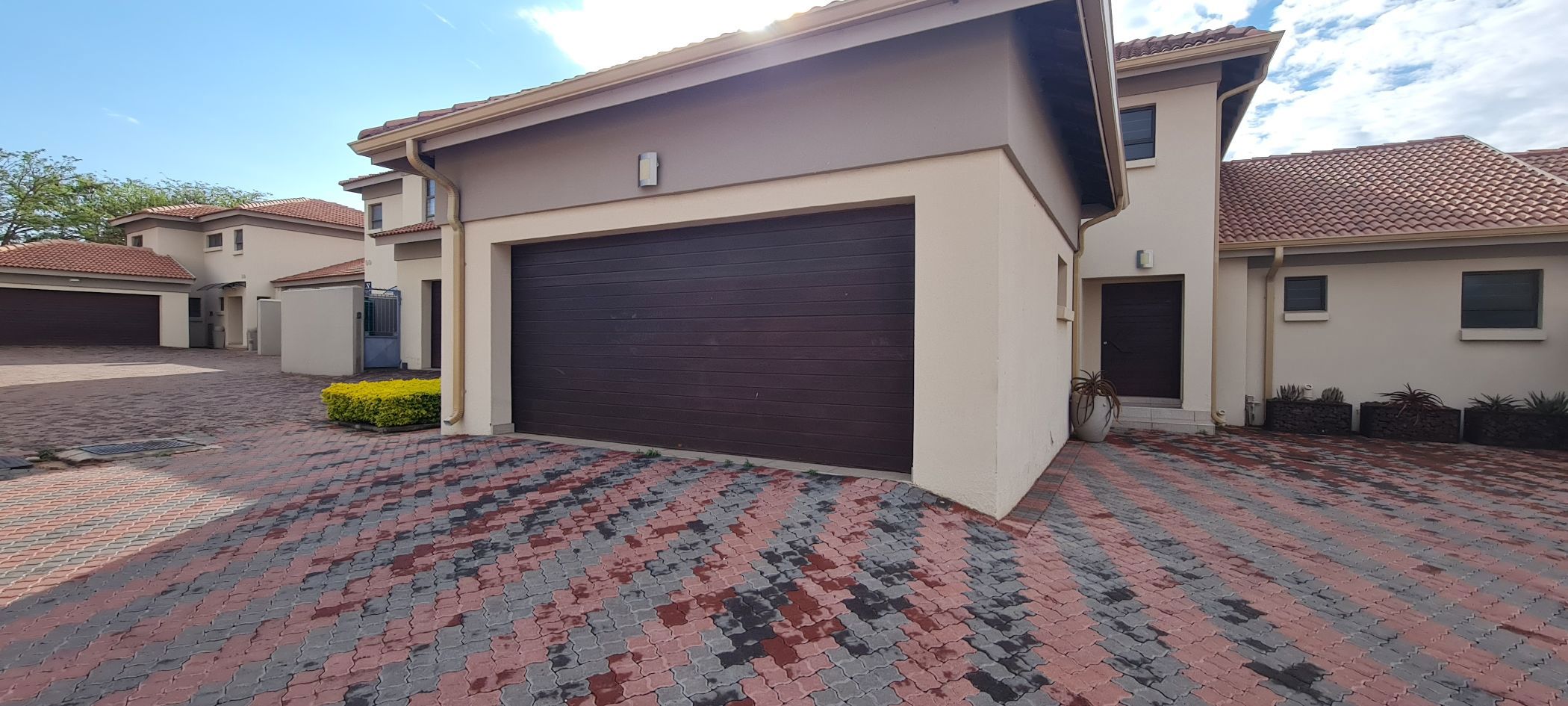 Townhouse to rent in Bendor Park - 1PS1756746