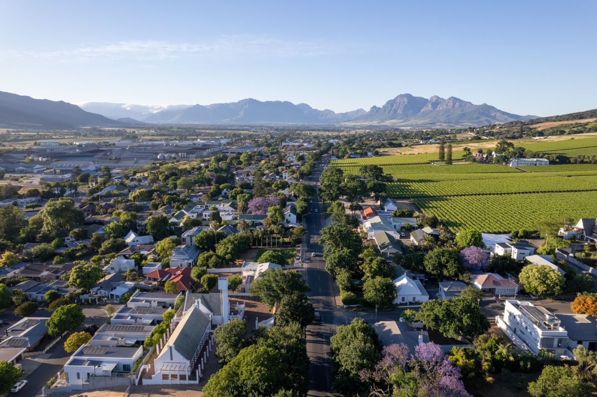 Your property sales and rental specialists in Boschenmeer Golf Estate, Courtrai, De Zoete Inval, Denneburg, Paarl, Val de Vie Estate, Vrykyk, Wellington, Winelands Estate, Worcester