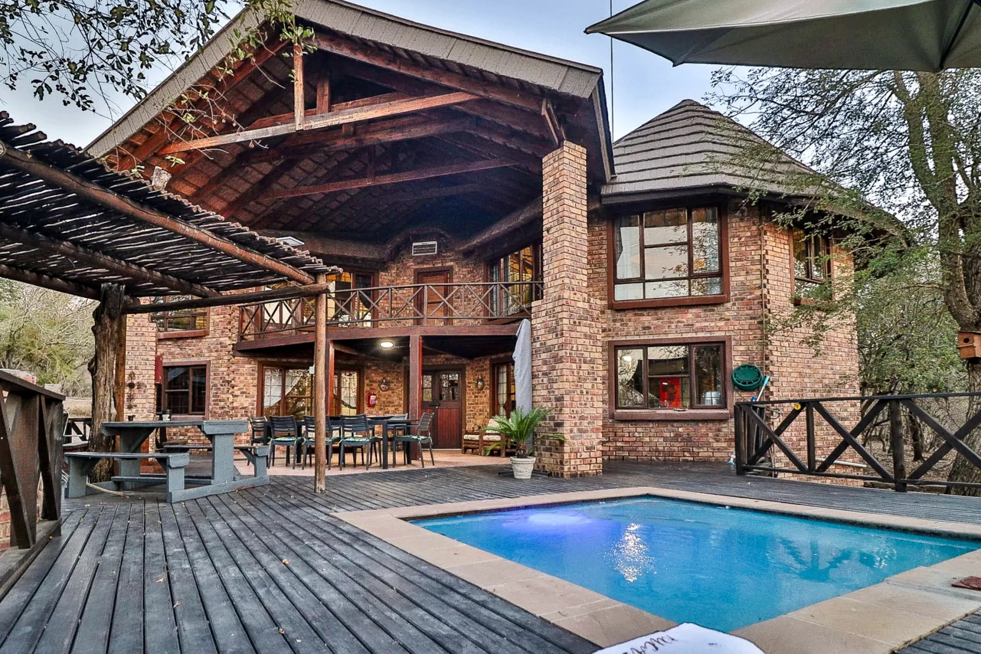 Accommodate 10+ Guests
