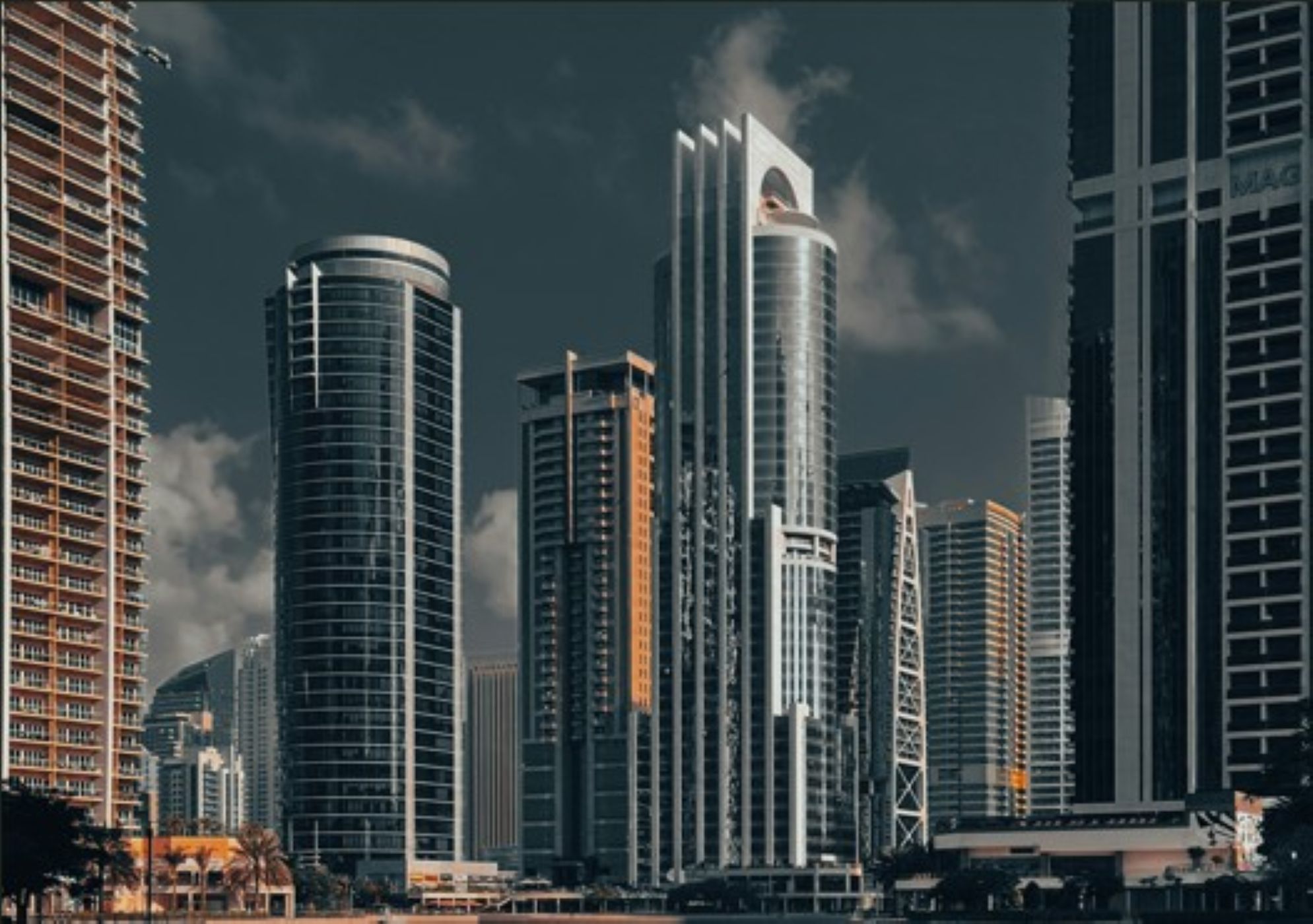 Explore Jumeirah Lake Towers Explore Jumeirah Lake Towers