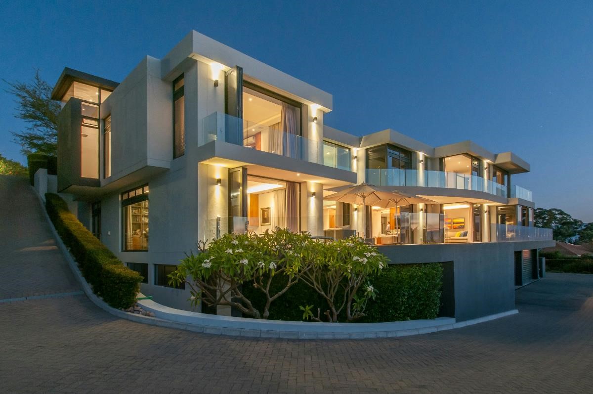 This exceptional five-bedroom family home on the exclusive Silvertree Heights Estate boasts spectacular views across False Bay. This exceptional five-bedroom family home on the exclusive Silvertree Heights Estate boasts spectacular views across False Bay.