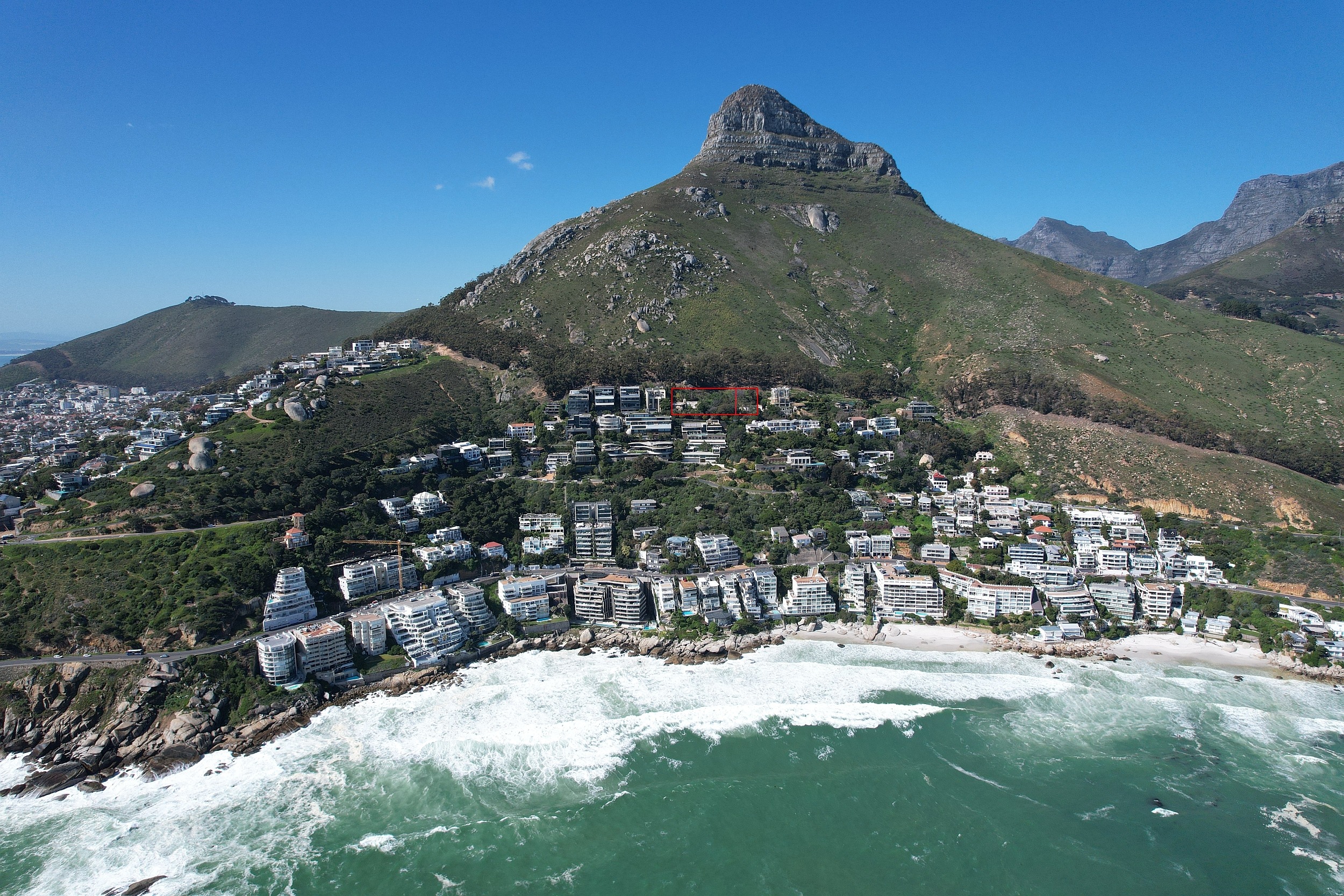 These two adjacent vacant stands (outlined in red) in sought-after Nettleton Road, Clifton, have sold for R170 million by Pam Golding Properties’ agent, Annette Hepburn. These two adjacent vacant stands (outlined in red) in sought-after Nettleton Road, Clifton, have sold for R170 million by Pam Golding Properties’ agent, Annette Hepburn.