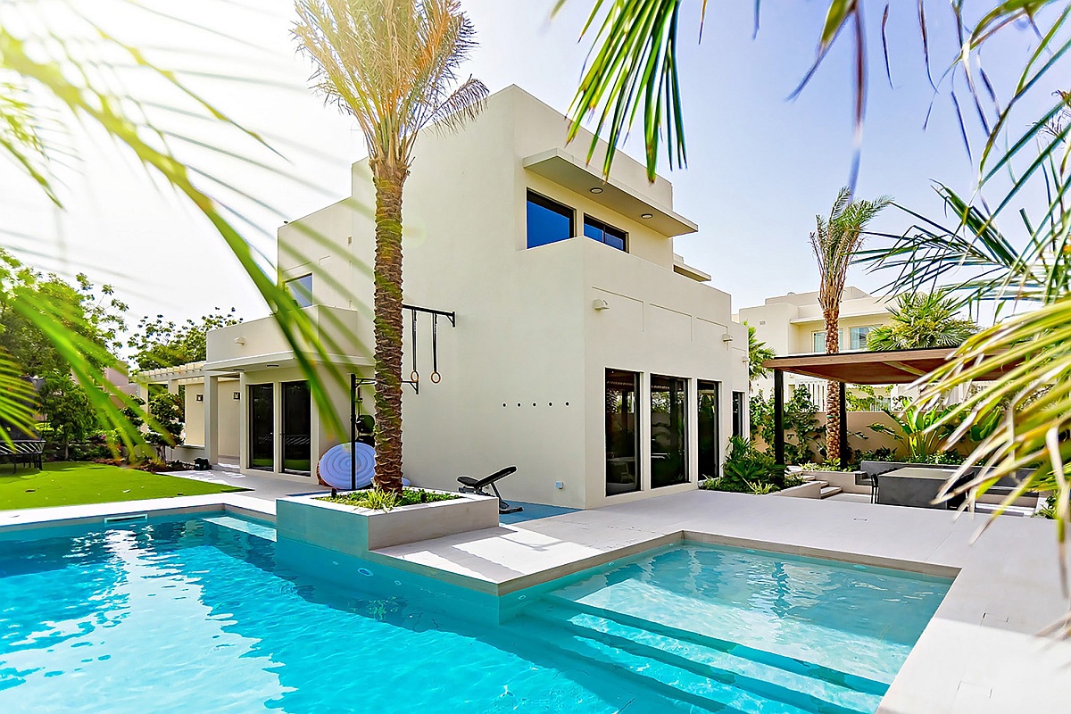 This fully renovated four-bedroom, six-bathroom villa with private pool and two garages, situated in one of Dubai’s premier villa communities, Arabian Ranches, is marketed by Pam Golding Properties at AED 14 995 000. (The equivalent of approximately R65.516 million at the time of going to press.) Arabian Ranches is known for its strong community feel and long-term demand from both end-users and investors.