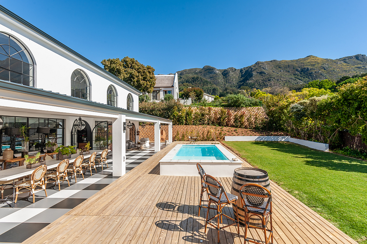 This substantial four-bedroom home on approximately 1 700sqm in Constantia Upper, recently sold for R32 million through Pam Golding Properties.