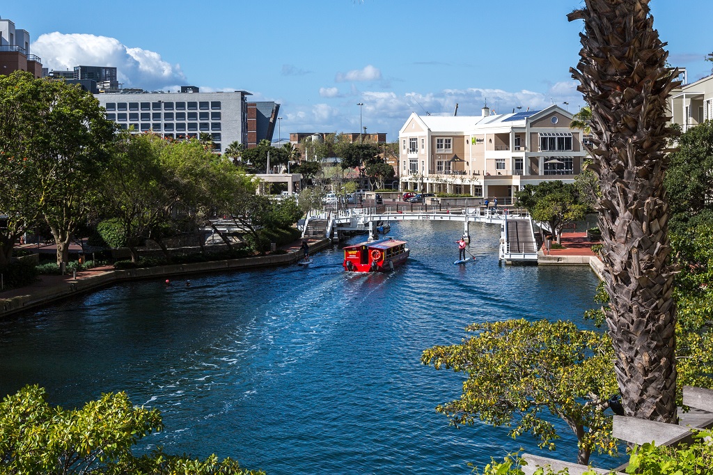 Live-work-play at the Waterfront Live-work-play at the Waterfront