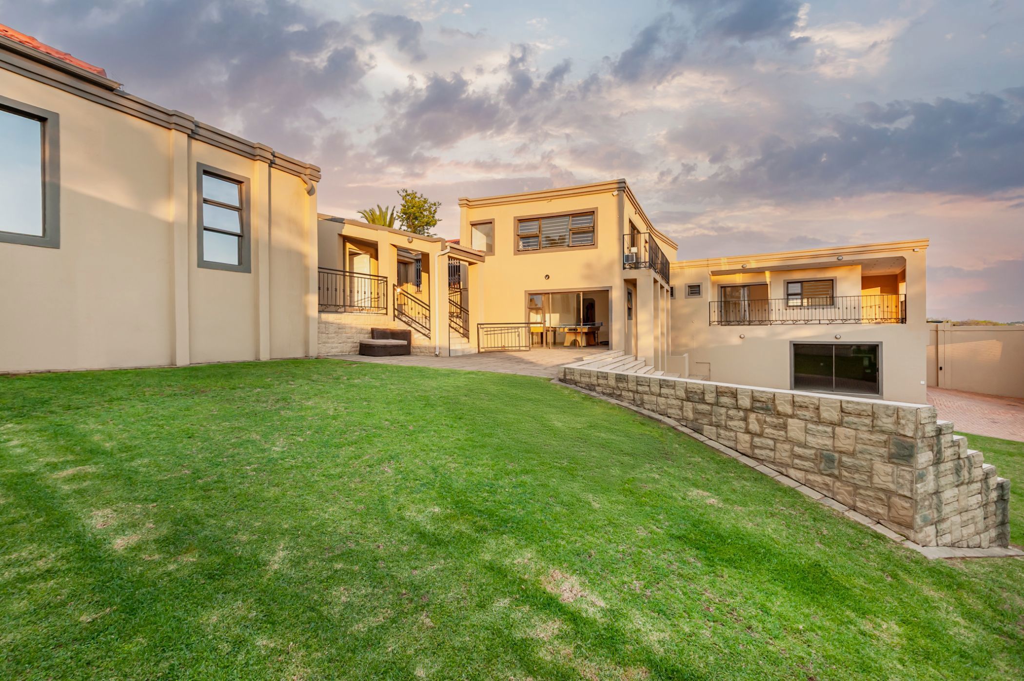 In a prime, elevated location at a prestigious and secure address in Glenvista in Johannesburg’s southern suburbs, this luxury six-bedroom home overlooks the golf course, and is priced at R4.799 million through Pam Golding Properties. The home flows through multiple living and entertainment zones and includes an office, gym/entertainment area, private courtyard, swimming pool and lapas, solar power, established garden, outdoor amphitheatre-style seating area, extended double garage, and ample visitor parking space.