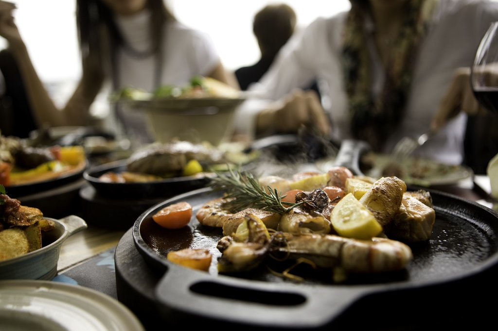 There are many seafood restaurants along the Whale Coast. There are many seafood restaurants along the Whale Coast.