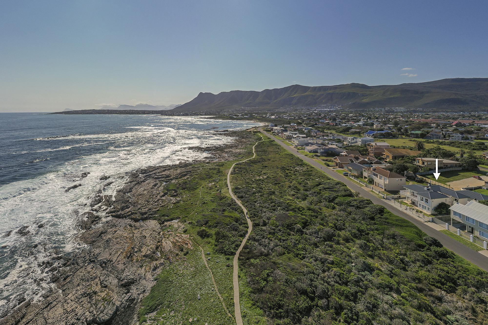 This home and adjacent plot in Sandbaai was sold for R6.4 million to a Chinese buyer through Pam Golding Properties. This home and adjacent plot in Sandbaai was sold for R6.4 million to a Chinese buyer through Pam Golding Properties.