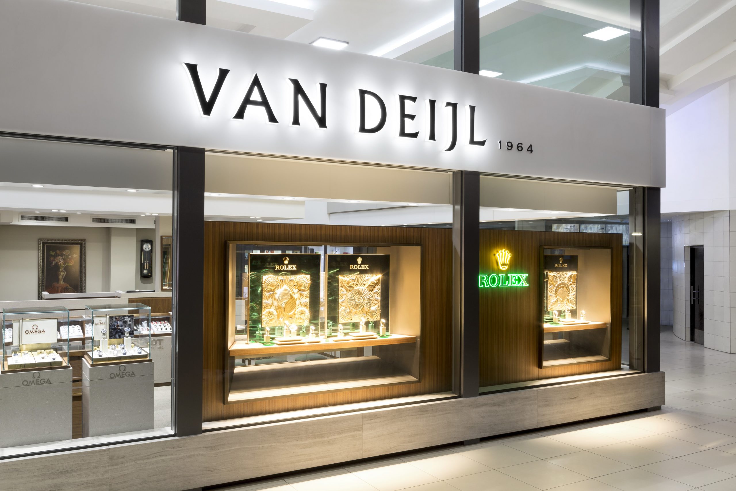 Van Deijl Jewellers: Crafting a Legacy of Pride and Belonging Van Deijl Jewellers: Crafting a Legacy of Pride and Belonging