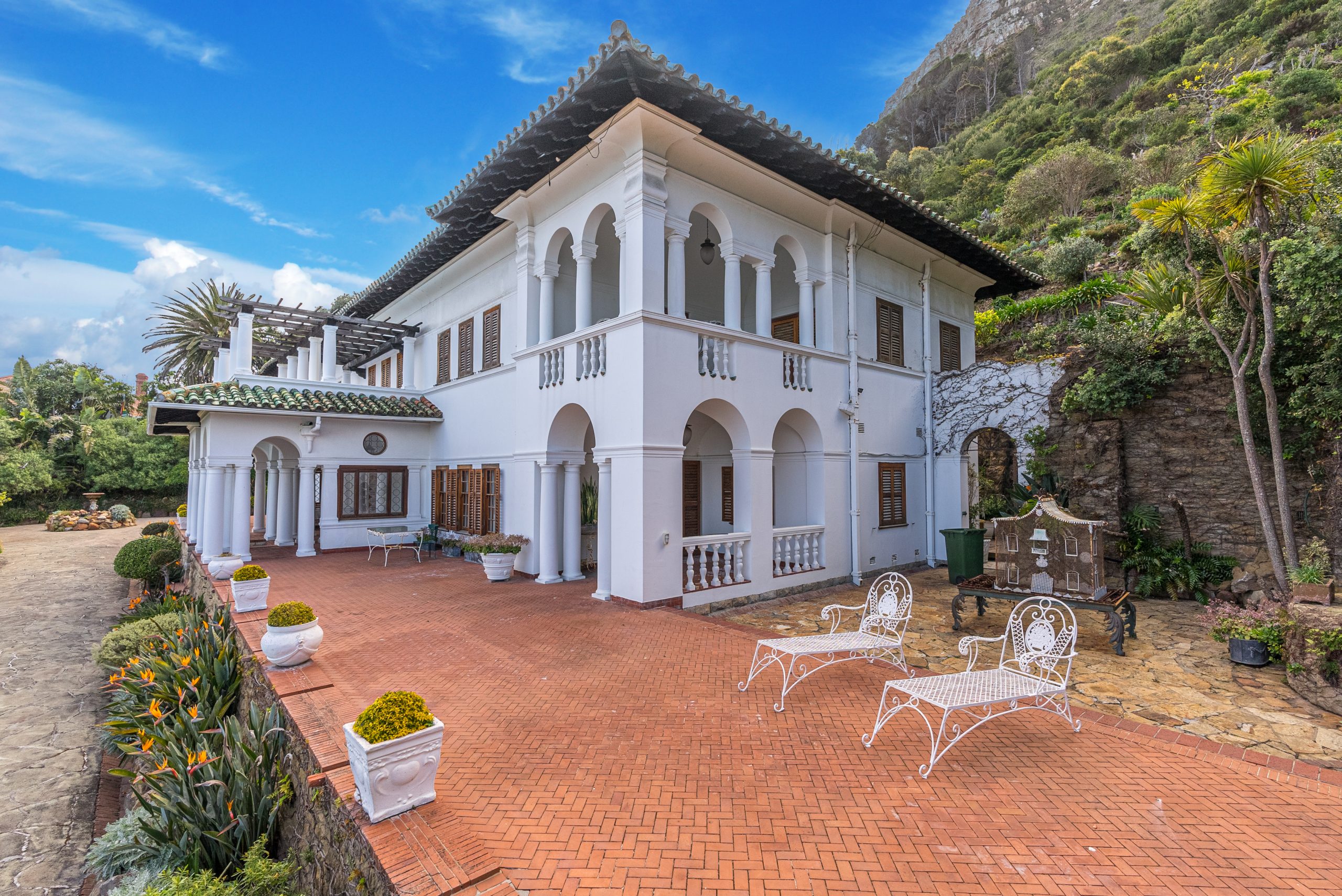 Graceland in all her glory Graceland in all her glory