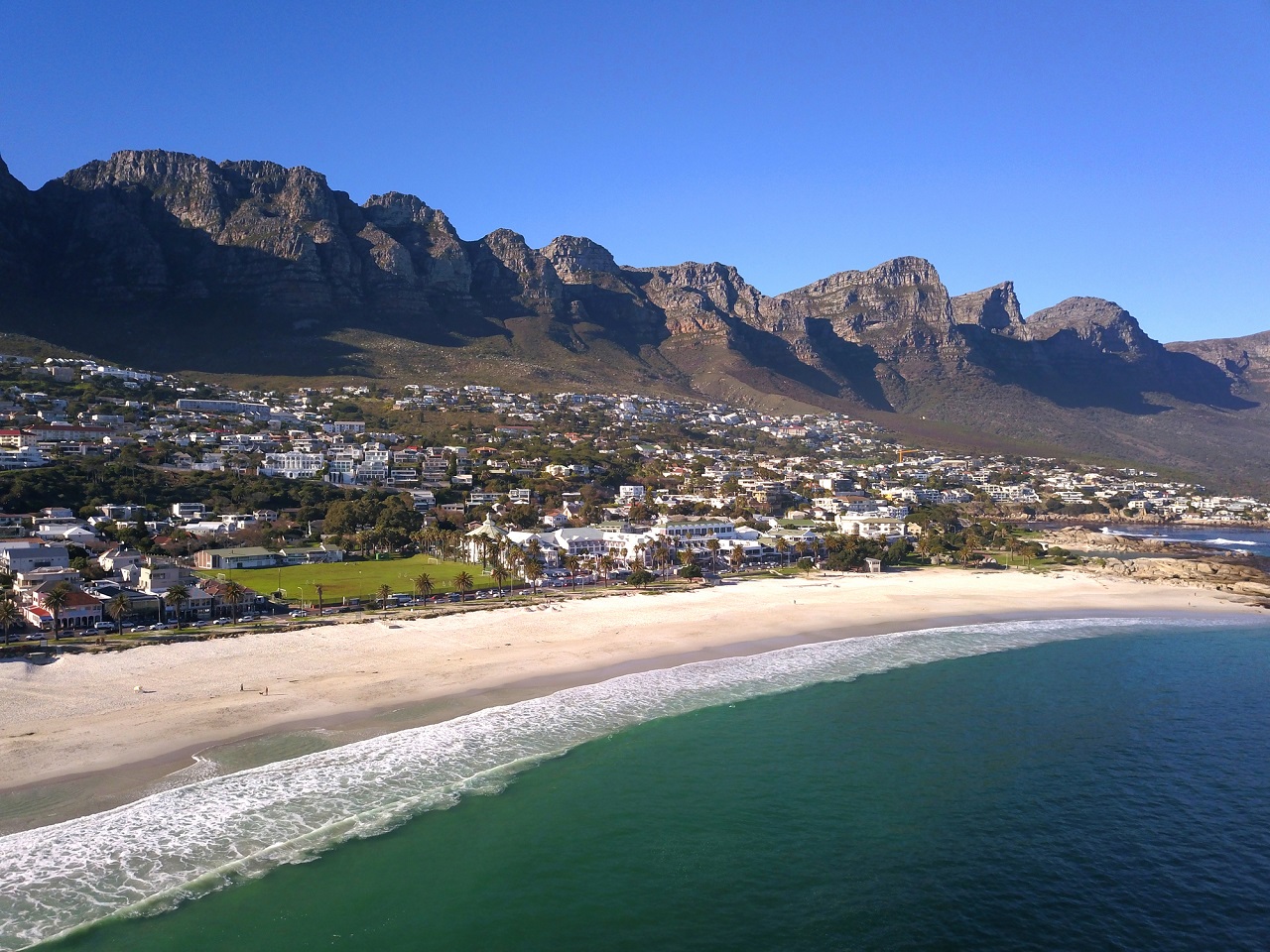 BLUE FLAGS FOR TEN OF CAPE TOWN’S BEACHES BLUE FLAGS FOR TEN OF CAPE TOWN’S BEACHES