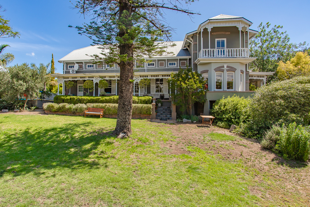 Raise your family in one of Paarl’s grande dames Raise your family in one of Paarl’s grande dames