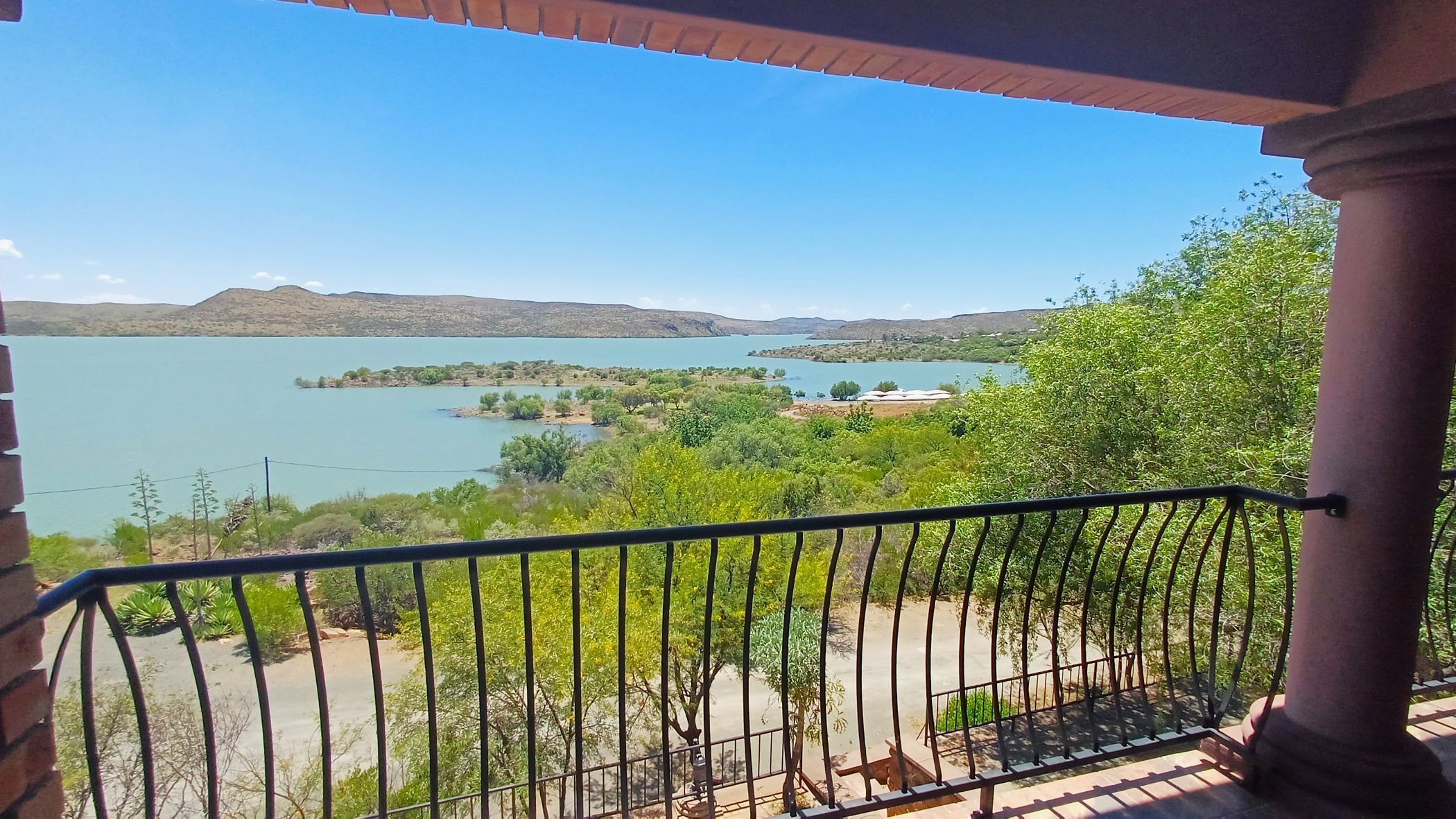 Priced at R3 million through Pam Golding Properties, this three-bedroom, double-storey sectional title unit is one of only six in the complex. Situated across the road from Vanderkloof dam, it has scenic, sweeping views of the dam and surrounds.