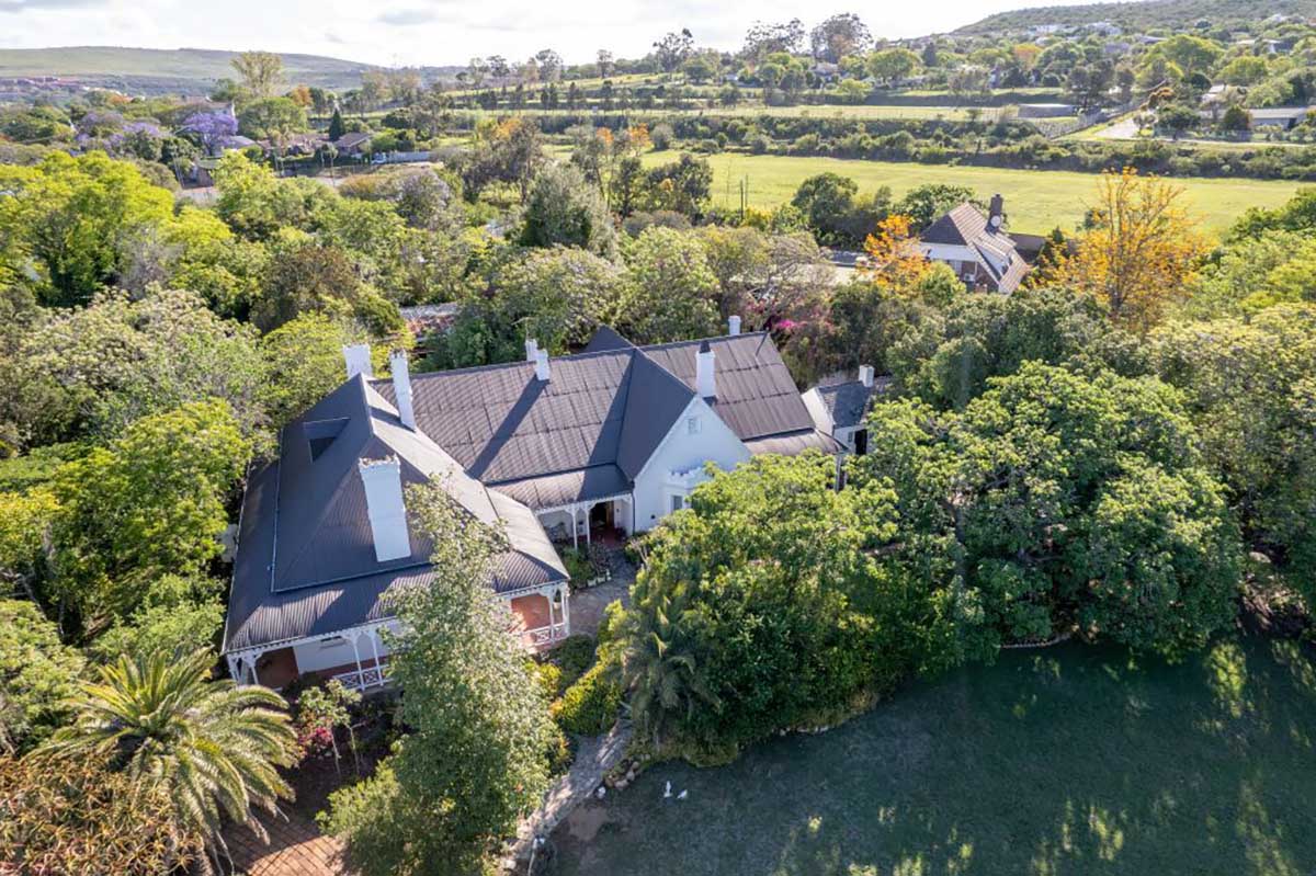 teeped in history, &ldquo;Oatlands House&rdquo; is a majestic heritage residence in the leafy suburb of Oatlands in Makhanda. Proclaimed a National Monument in 1977 and a Provincial Heritage Site in 1989, this well-maintained three-bedroom, two-bathroom home is set on an expansive 9 306sqm property and is priced at R5 million through Pam Golding Properties. 