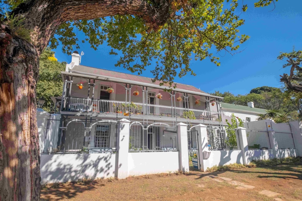 Green shoots of renewal are emerging in the resilient and community-oriented Eastern Cape town of Makhanda*, where renewed activity in the residential property market, the refurbishment of homes and commercial buildings, and gradual infrastructure improvements are helping restore confidence in this historic university town.
Says Gordon Shutte, Pam...