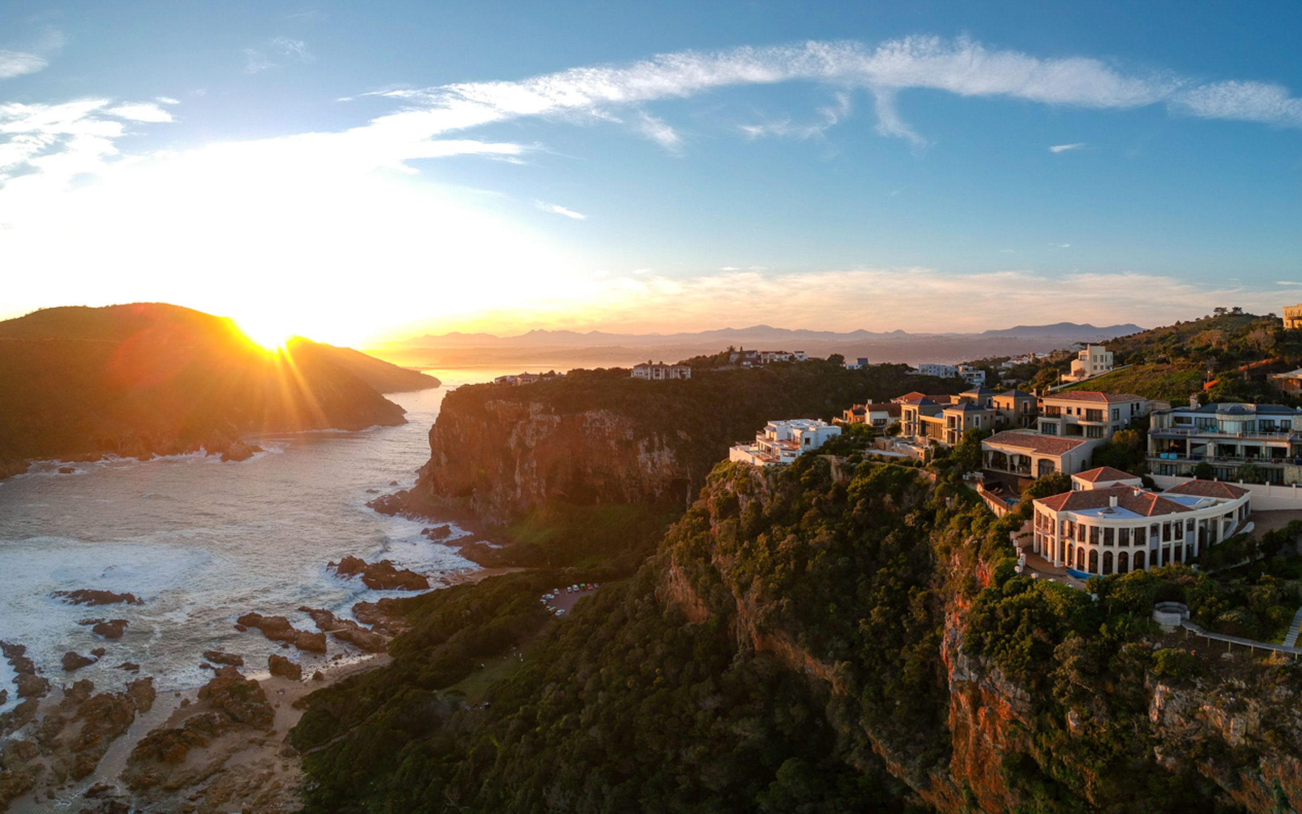 IF YOU REALLY WANT THE WORLD AS YOUR OYSTER… KNYSNA IS WHERE IT’S AT! IF YOU REALLY WANT THE WORLD AS YOUR OYSTER… KNYSNA IS WHERE IT’S AT!