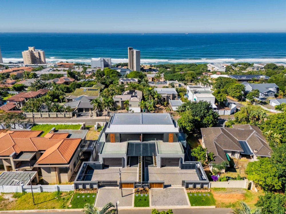 149 On Ridge in uMhlanga Rocks, South Africa 149 On Ridge in uMhlanga Rocks, South Africa
