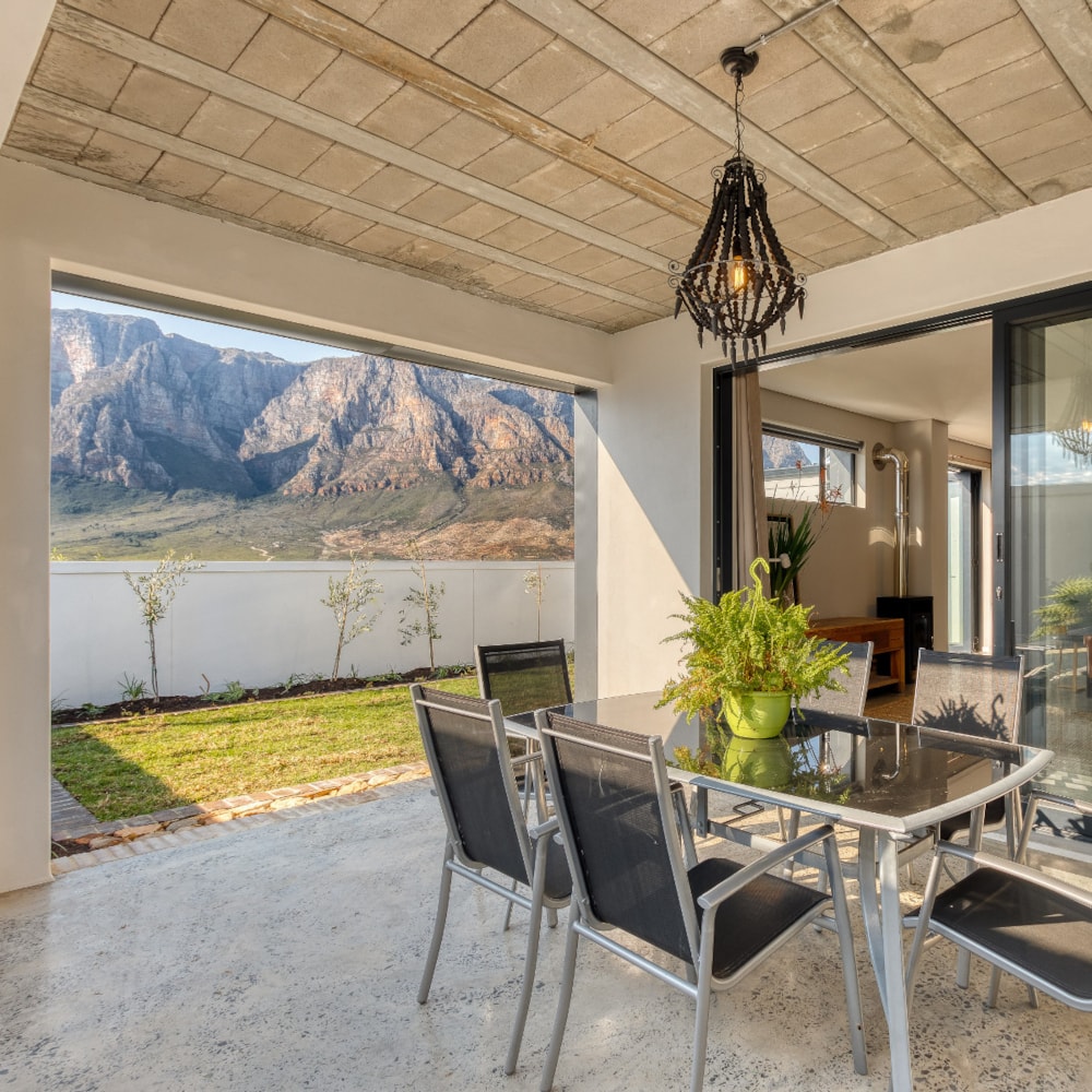 Paardebloem in Stellenbosch, South Africa Paardebloem in Stellenbosch, South Africa